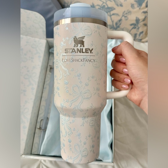 LoveShackFancy Stanley 40 oz COQUETTE BOW (WINTER ICE)